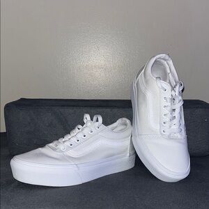 Vans Old Skool Triple White Women’s Size 8